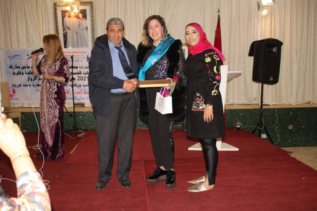 الجمعوية المتألقة سارة خضار ترفع سقف التحدي عاليا وتكرم أبرز الأسماء النسائية بالعاصمة العلمية