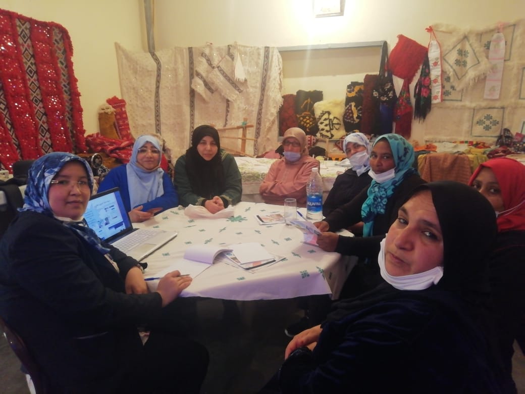 تنظيم دورة تكوينية لفائدة التعاونية و الجمعيات النسائية العاملة في مجال الصناعة التقليدية و الفلاحية باقليم ميدلت
