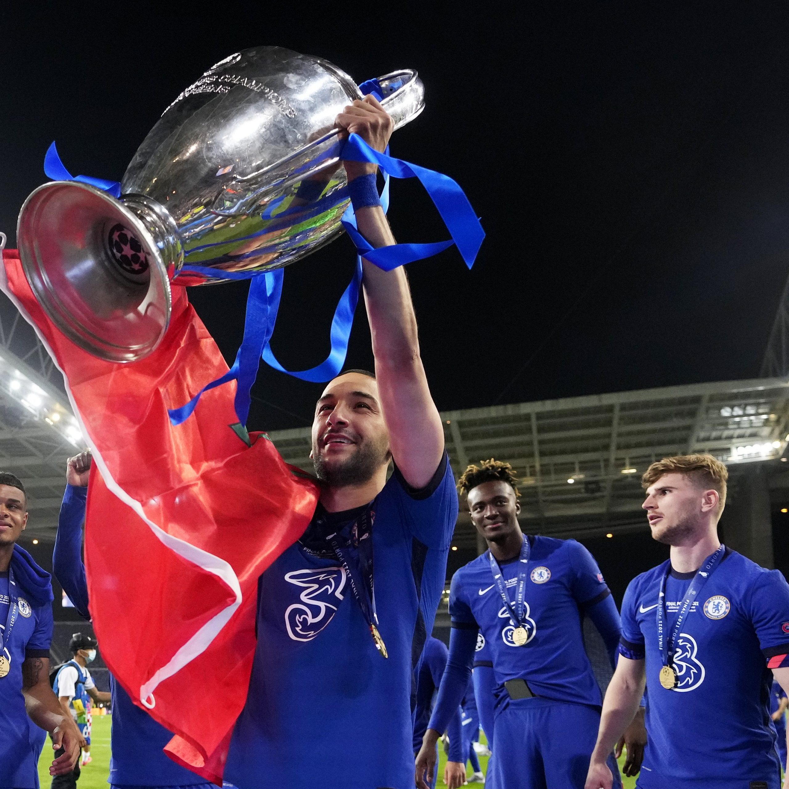 دوري ابطال أوربا لكرة القدم .. حكيم زياش ثاني لاعب مغربي يتوج باللقب بعد أشرف حكيمي