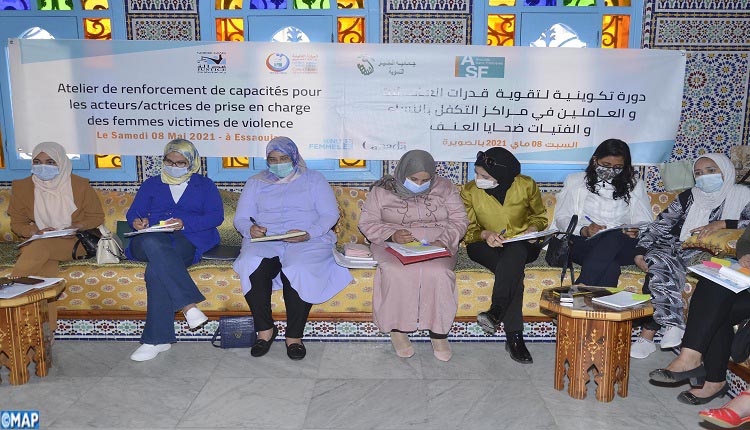 دورة تكوينية حول التكفل بالنساء والفتيات ضحايا العنف