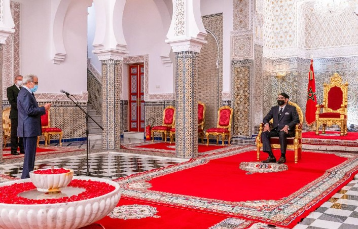 جلالة الملك يستقبل والي بنك المغرب