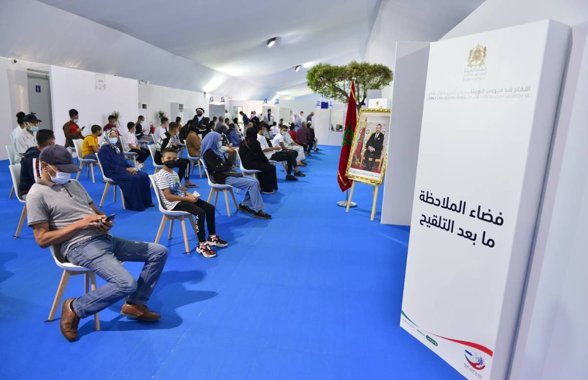 سلا .. إقبال مكثف للمواطنين على مركز التلقيح باب المريسة