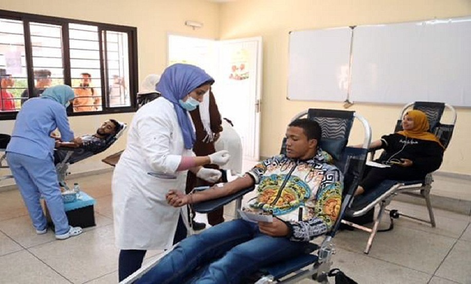 مراكش .. إقبال مكثف لطلبة كلية الحقوق على حملة للتبرع بالدم