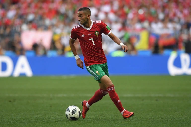 الوطن لا يرتبط بزمن أو مكان أو بشخص ، الوطن أبدي رسالة إلى اللاعب الدولي زياش