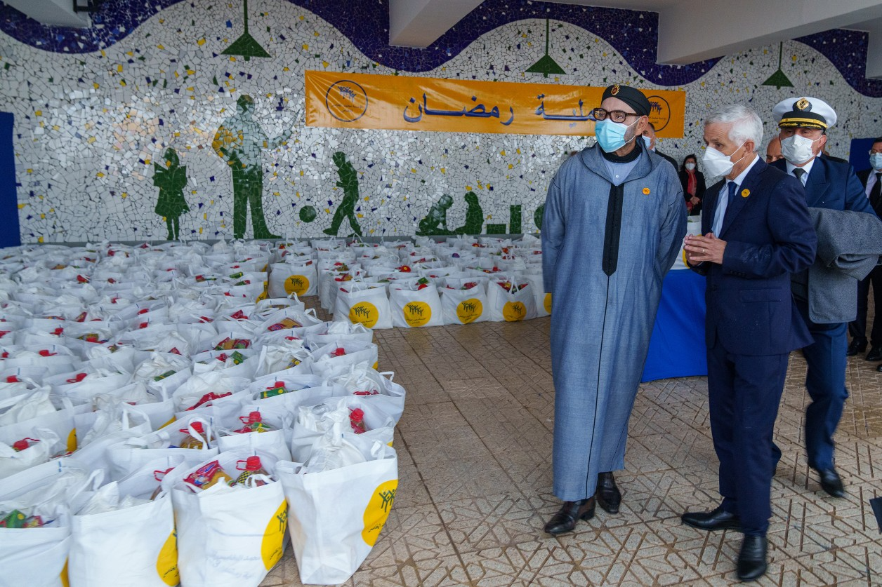 جلالة الملك يعطي بالرباط انطلاقة العملية الوطنية ” رمضان 1443 ”