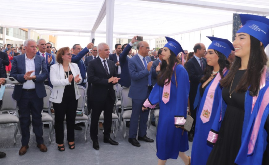 جامعة (UM6SS) .. احتفاء بالخريجين وتسليط الضوء على الدكاترة الأوائل في مجال الطب