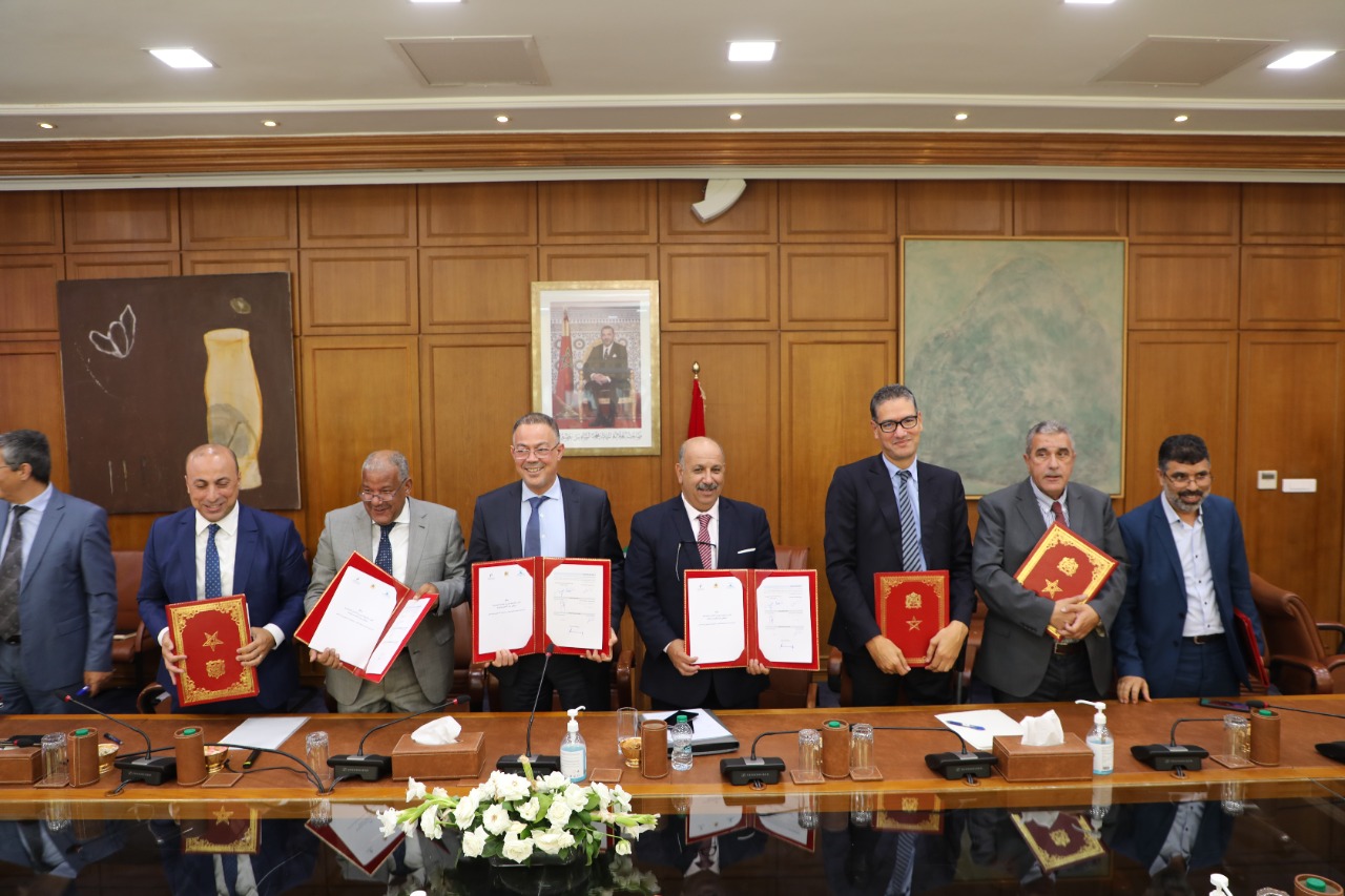 الرباط .. توقيع العقد-البرنامج بين وزارة الاقتصاد والمالية ومؤسسة الأعمال الاجتماعية لموظفي وزارة الاقتصاد والمالية