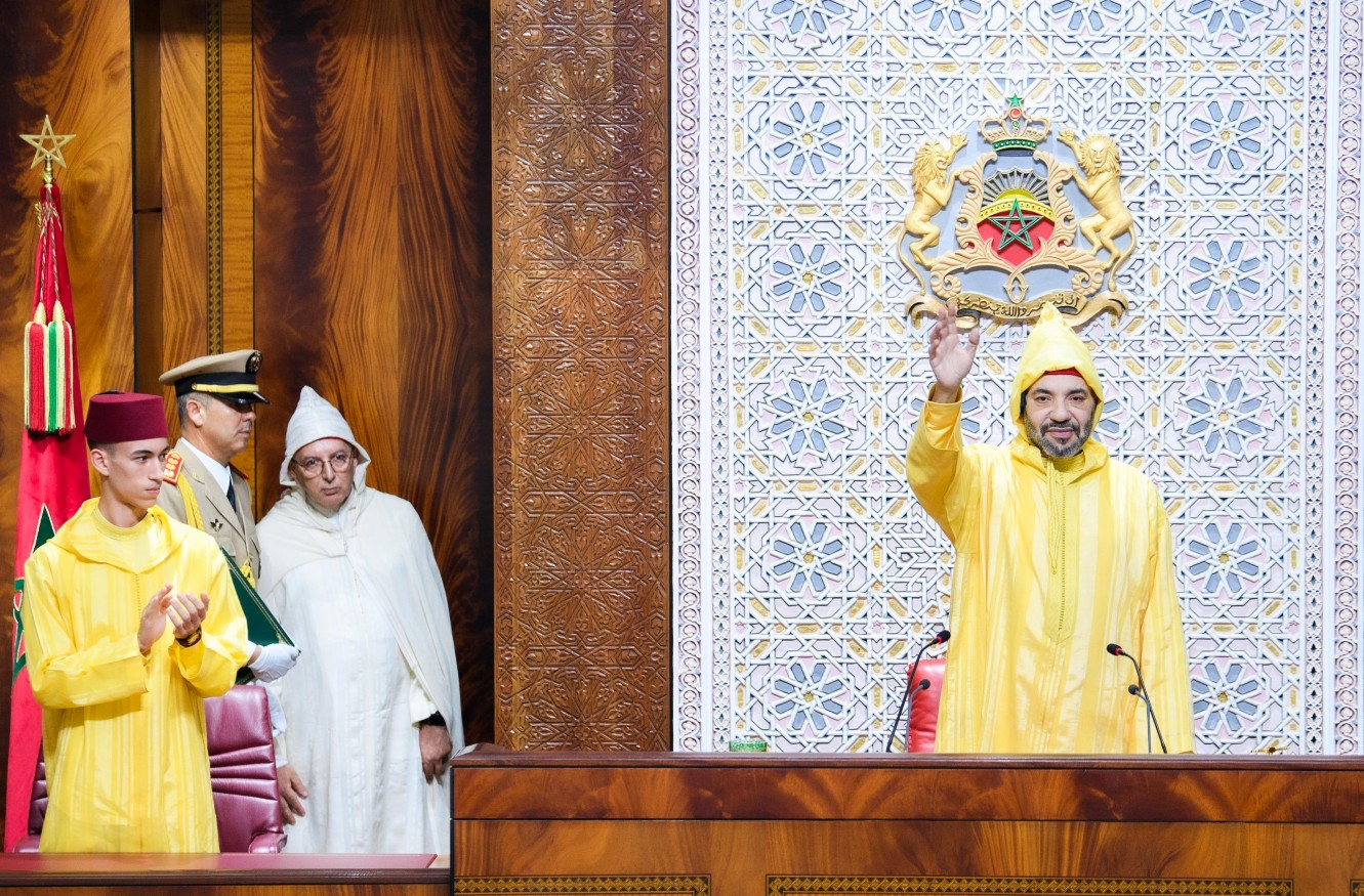 جلالة الملك يدعو إلى ضرورة تعبئة الجميع والتحلي بروح المسؤولية للنهوض بقطاع الاستثمار