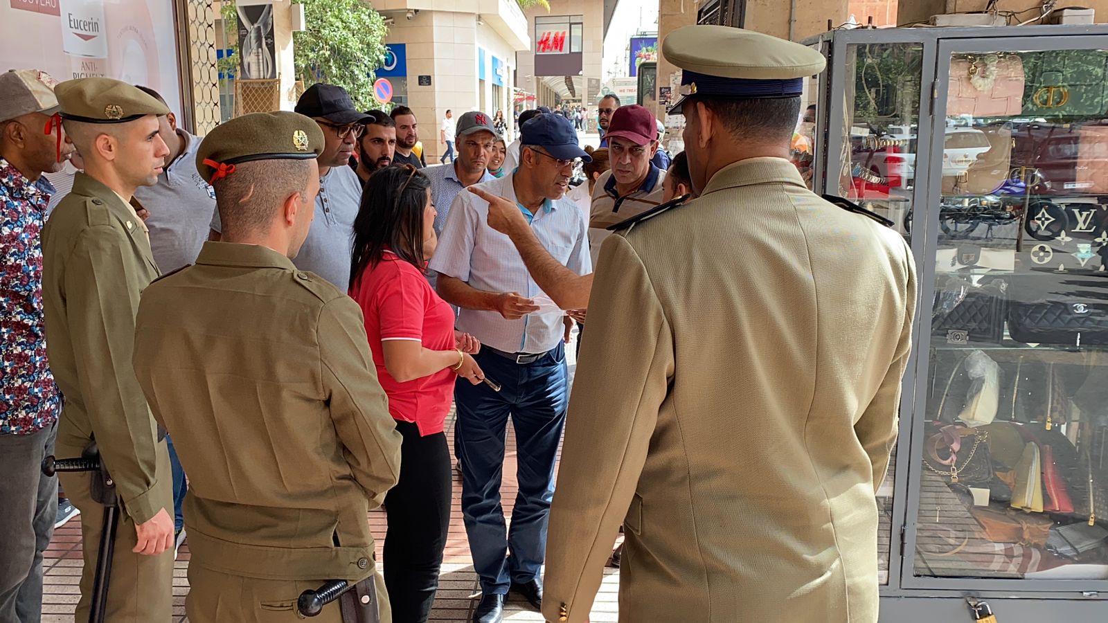 السلطات المحلية تشن حملة لتحرير الملك العمومي بقلب جليز بمراكش