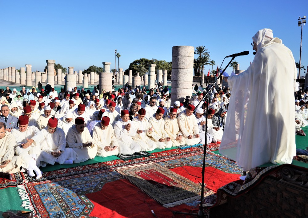 أمير المؤمنين يعطي أمره السامي بالزيادة في المكافأة الشهرية للأئمة والمؤذنين بالتدريج، على مدى أربع سنوات القادمة تُصرف، ابتداء من سنة 2023 (وزارة الأوقاف والشؤون الإسلامية)