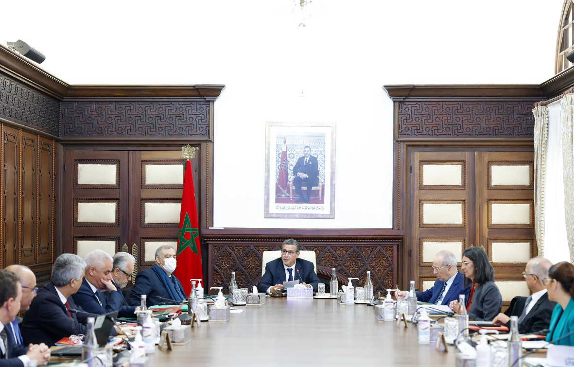 عزيز أخنوش يفتتح المجلس الحكومي بالإشادة بالتأهل التاريخي للمنتخب المغربي في كأس العالم