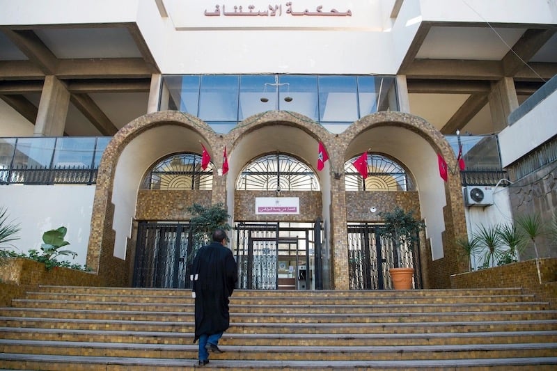الدار البيضاء .. تفاصيل متابعة أستاذ و حارس في قضية اغتصاب تلميذات