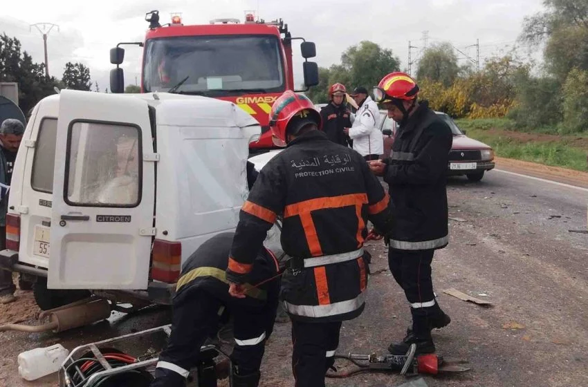 مصرع 5 أشخاص وإصابة 5 آخرين في حادثة سير