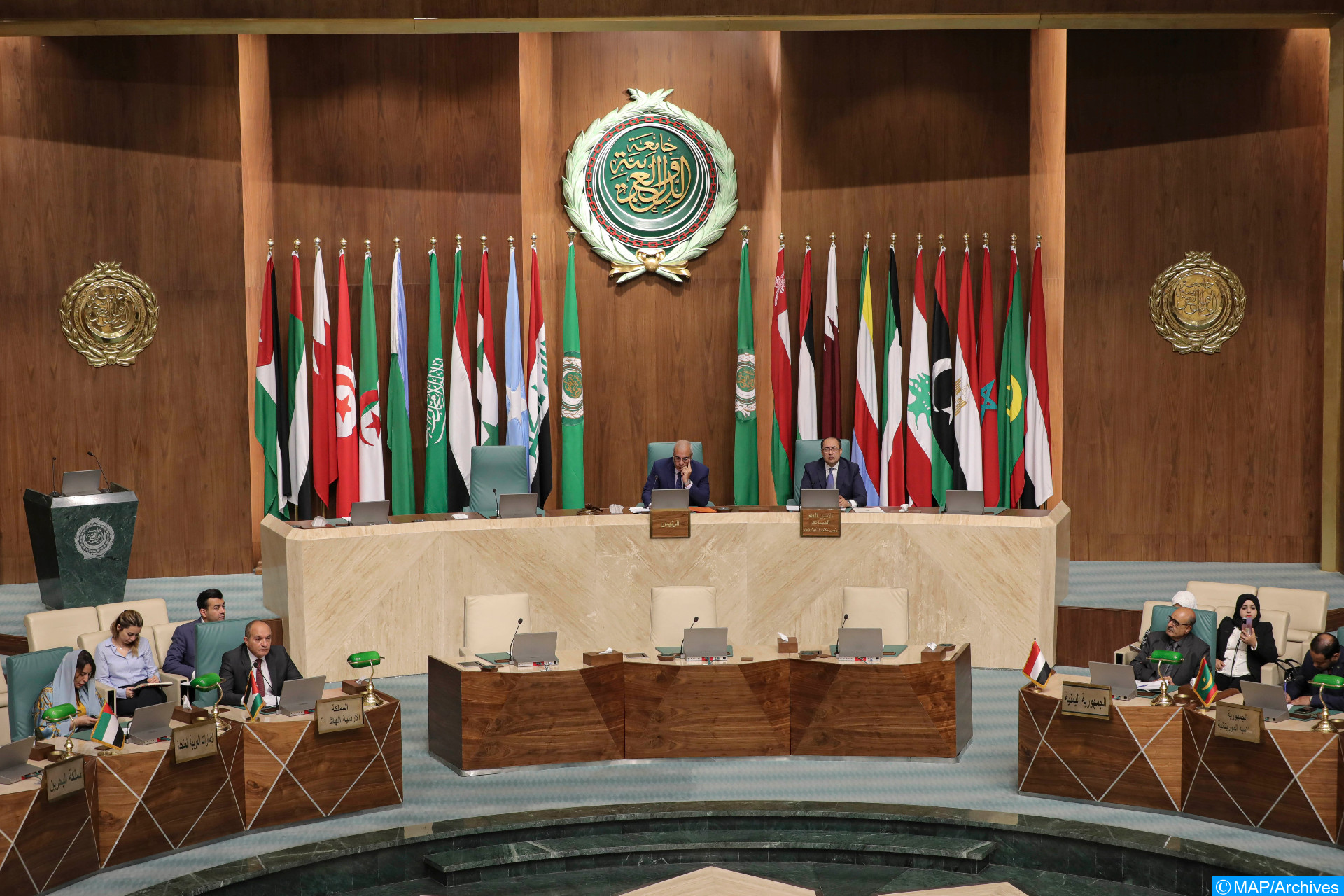 عندما يختنــــق صوت الشاعـــر يفقد التاريــخ معنـــــاه