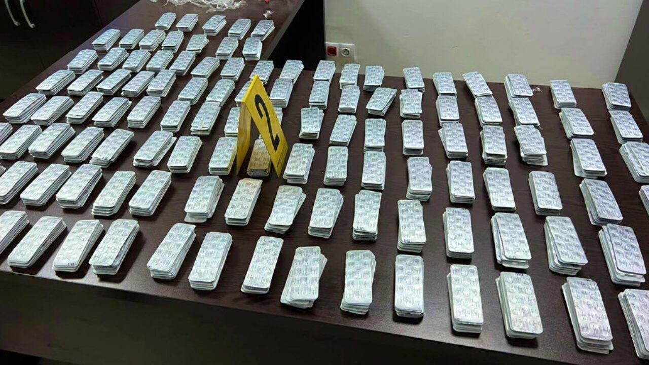 إحباط محاولة تهريب 8020 قرص طبي مخدر عبر معبر بني أنصار بالناظور