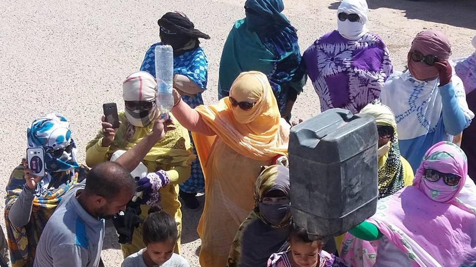 أزمة العطش بالصيف تفاقم الاحتقان النفسي والغضب الاجتماعي بمخيمات تندوف