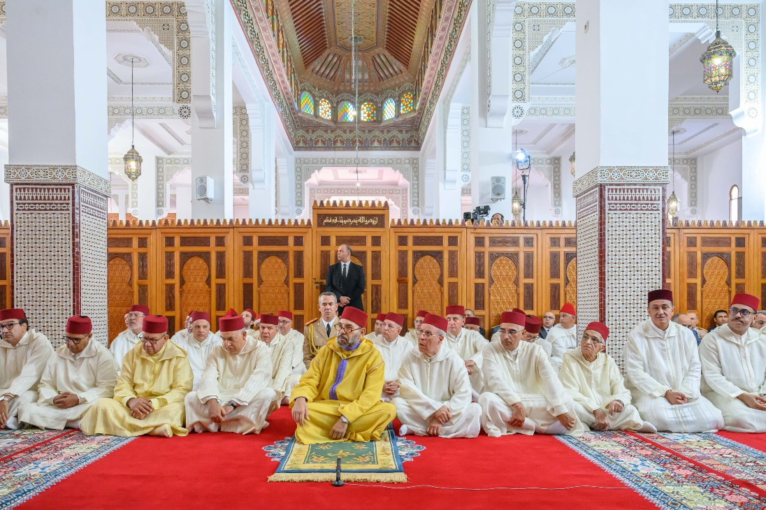 أمير المؤمنين صاحب الجلالة الملك محمد السادس يؤدي صلاة الجمعة بمسجد الهادي بسلا