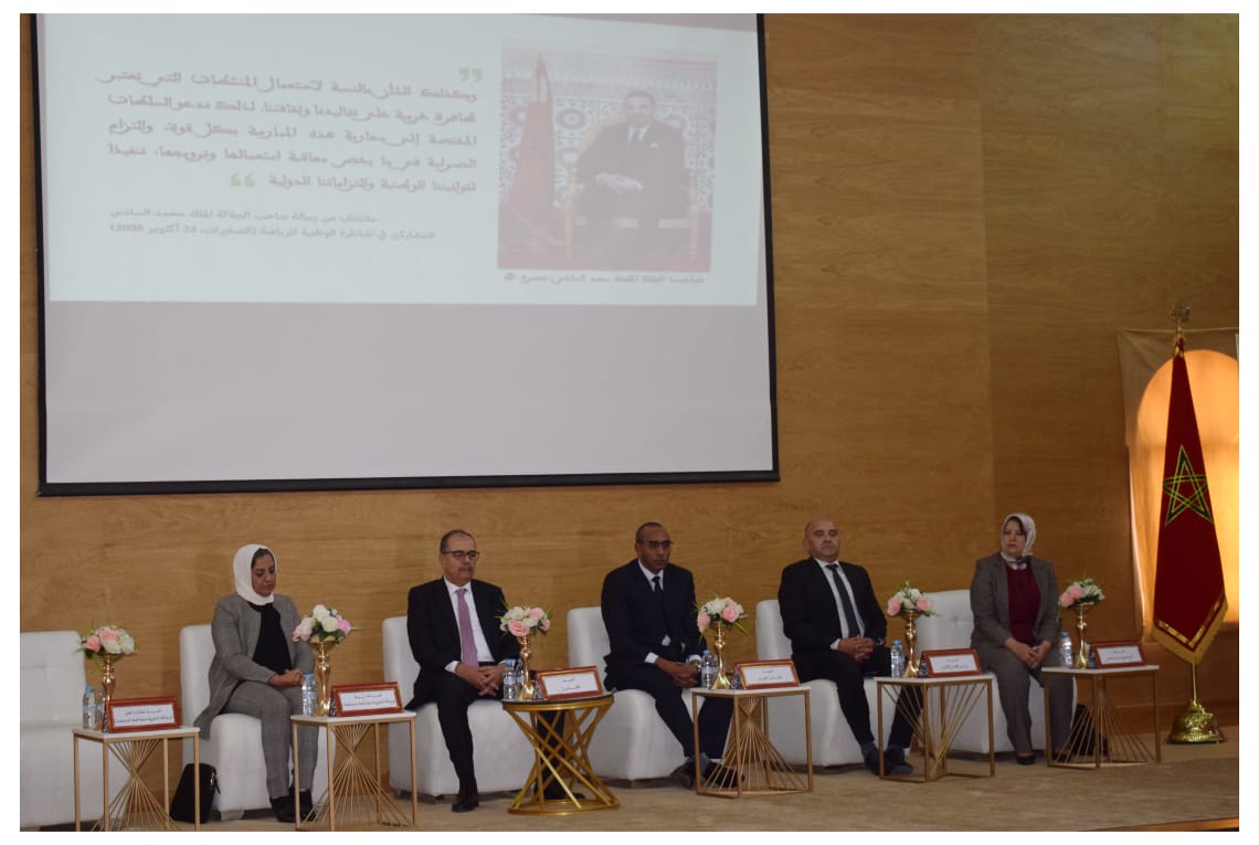 العمــــــلاق الأزرق يحاصر التلفزيون بخدمات تجذب الإعلانات