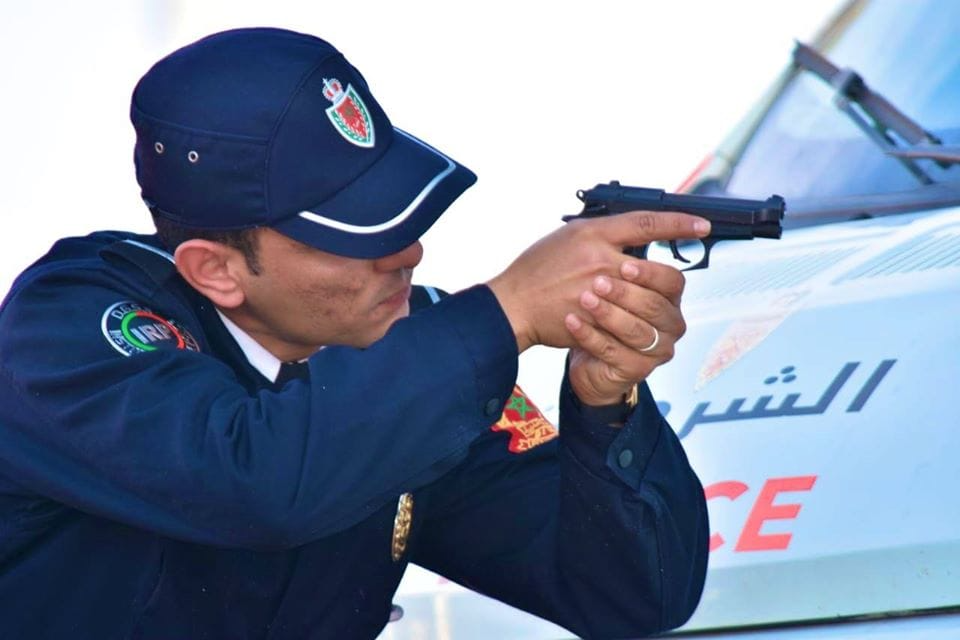 الريصاني .. مفتش شرطة يضطر لاستخدام سلاحه الوظيفي لتحييد خطر صادر عن شخص عر ض أمن المواطنين وسلامة عناصر الشرطة لاعتداء وشيك (مصدر أمني)