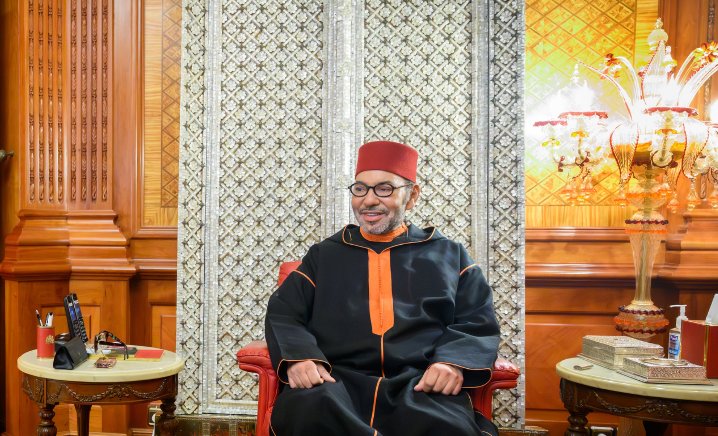 جلالة الملك حفظه الله يعاني من ألم في أسفل الظهر مع تشنج عضلي دون أي علامة تدعو إلى القلق (بلاغ للطبيب الشخصي لجلالة الملك)