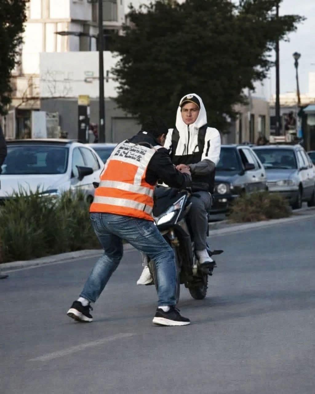 فتح تحقيق في حادثة دهس “مفتش شرطة” من طرف سائق دراجة نارية بالدار البيضاء
