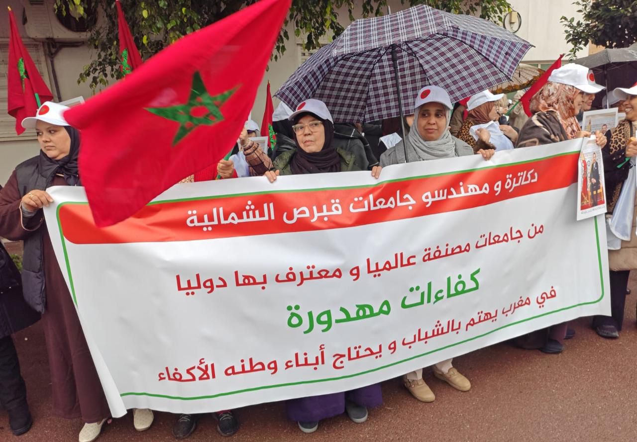 خريجون مع وقف التنفيذ .. مأساة جيلٍ طارد الضوء في قبرص فاصطدم بعتمة المكاتب