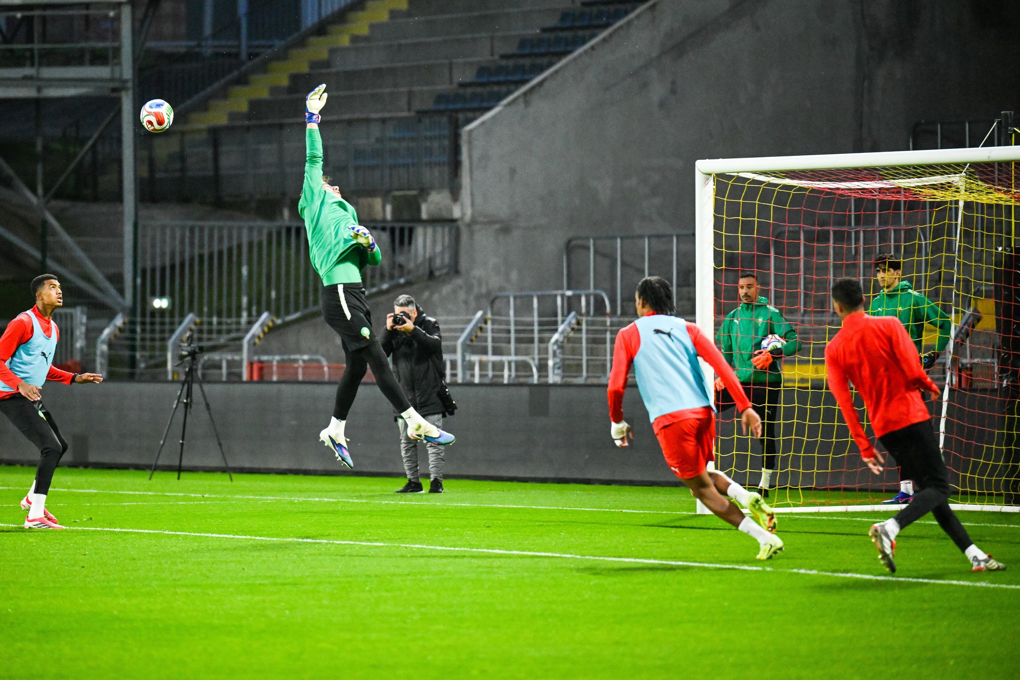 لانس .. أجواء حماسية تسود الحصة التدريبية الأخيرة للمنتخب المغربي قبل مباراته الودية ضد نظيره من الباراغواي