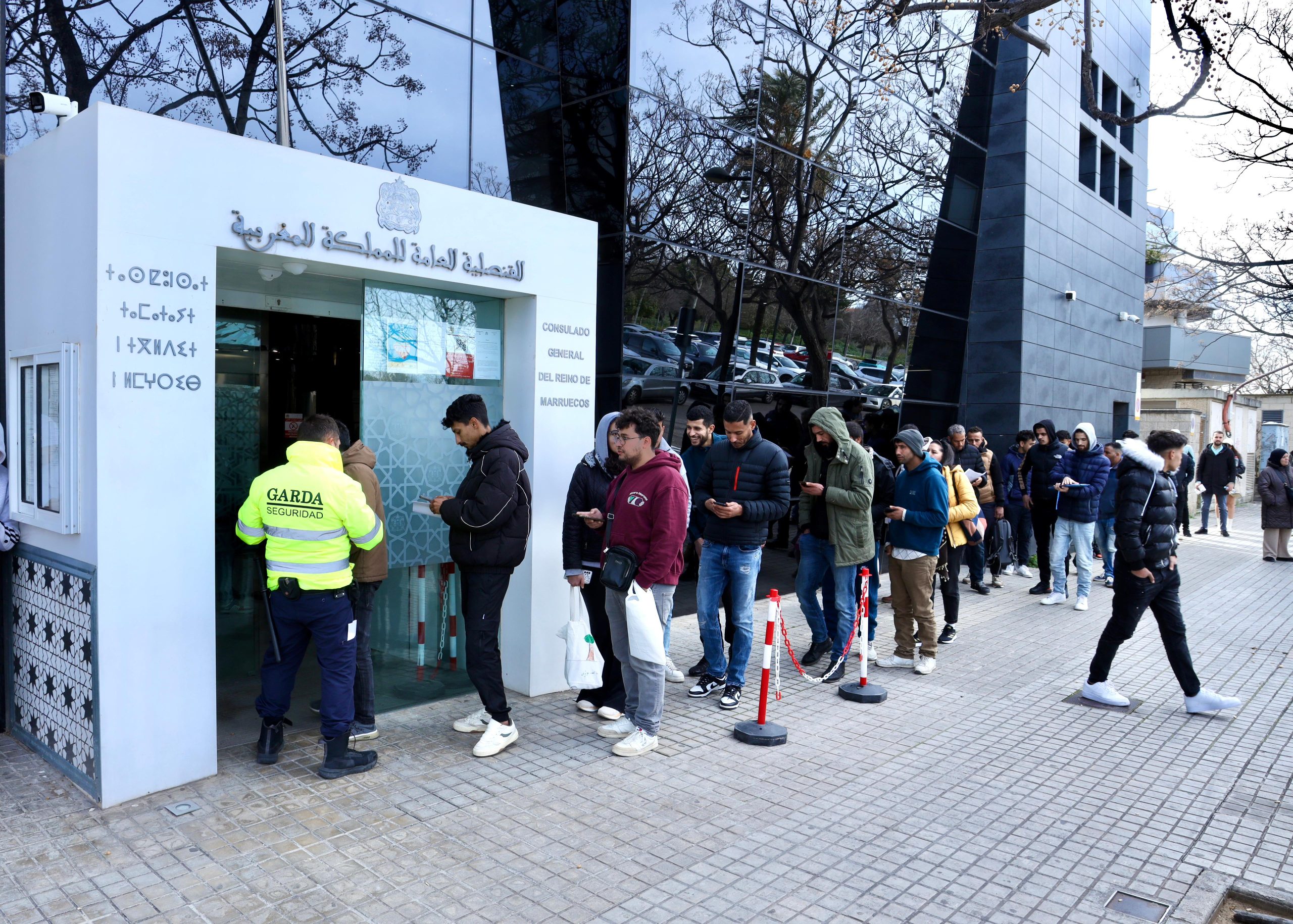 قنصلية المغرب بفالنسيا تفتح أبوابها .. مبادرة تقرّب الإدارة من الجالية وتكسر قيود التوقيت
