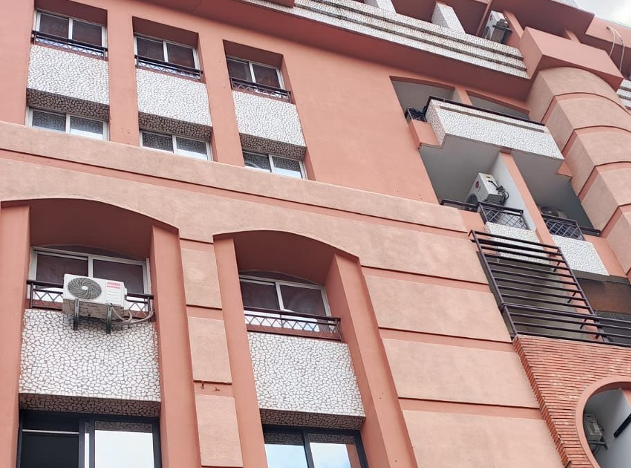 مراكش .. “حرب المكيفات” بمجمع سيلفيستر زريكم تنتقل إلى ردهات القضاء الاستعجالي بمواجهة محامية